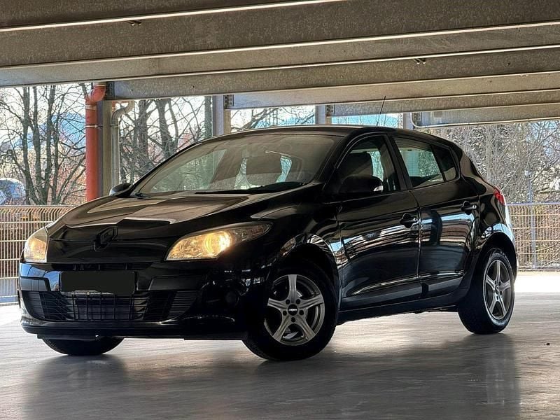 Schwarz Gebraucht 2011 Renault Mégane III Kombi | 3.300 € (Guter Preis) - Bild 1/4