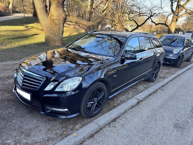 Schwarz Gebraucht 2012 Mercedes E300 Kombi | 7.900 € (Guter Preis) - Bild 1/4