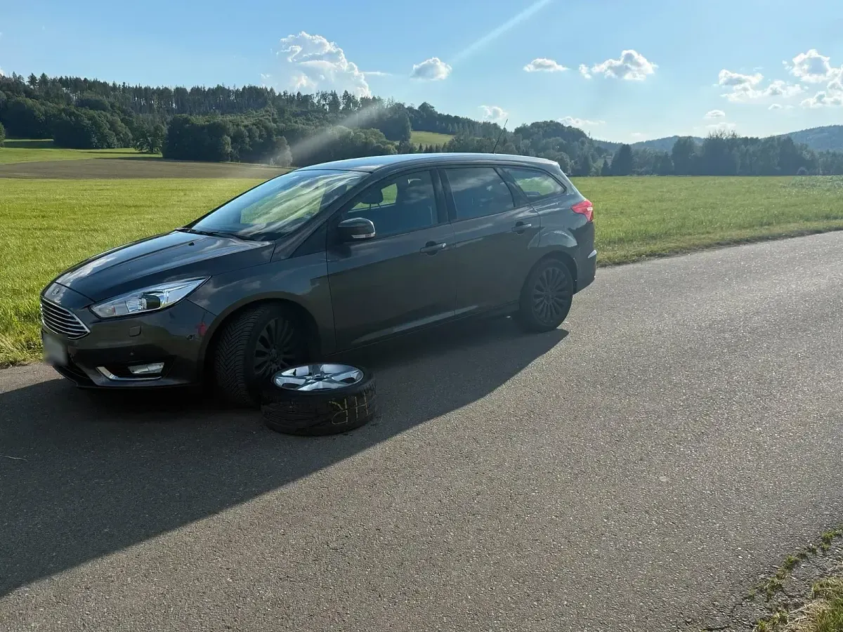 Gebraucht Ford Focus 120 PS (88 kW) 2015 Grau Limousine