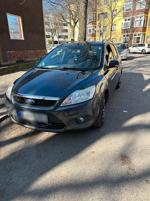 Gebraucht Ford Focus 100 PS (73 kW) 2011 Grau Kombi