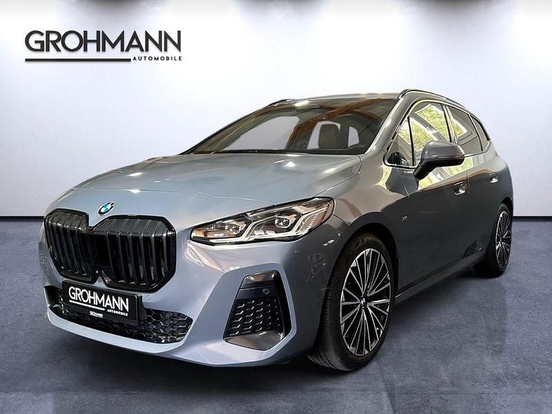 Grau Gebraucht 2024 BMW 218 Active Tourer M Sport Van / Kleinbus | 29.900 € (Fairer Preis) - Bild 1/4