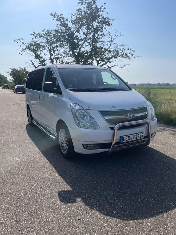 Gebraucht Hyundai H-1 170 PS (125 kW) 2011 Weiß Van / Kleinbus