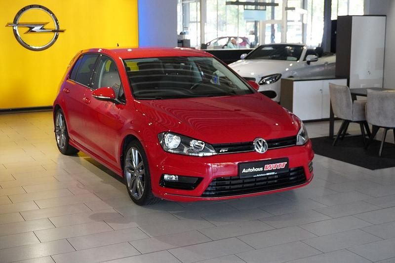 Rot Gebraucht 2016 VW Golf VII Allstar Limousine | 12.490 € (Fairer Preis) - Bild 1/4