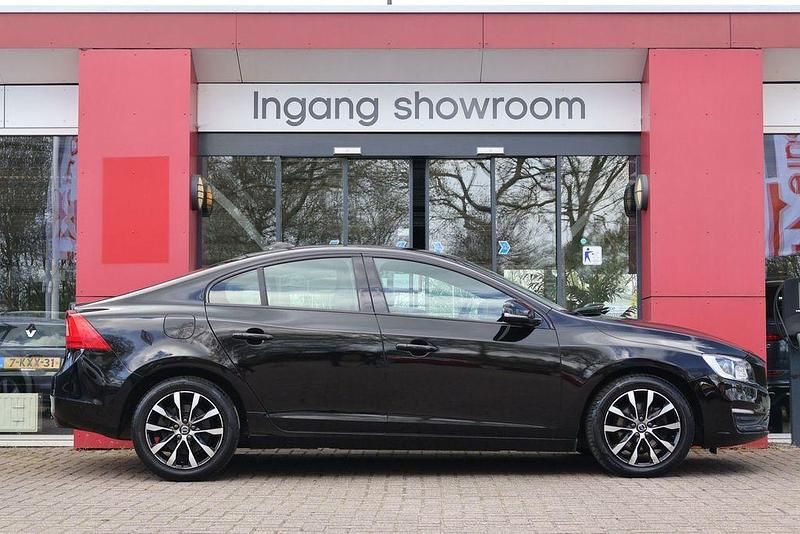 Gebraucht Volvo S60 Summum 154 PS (113 kW) 2018 Schwarz Limousine