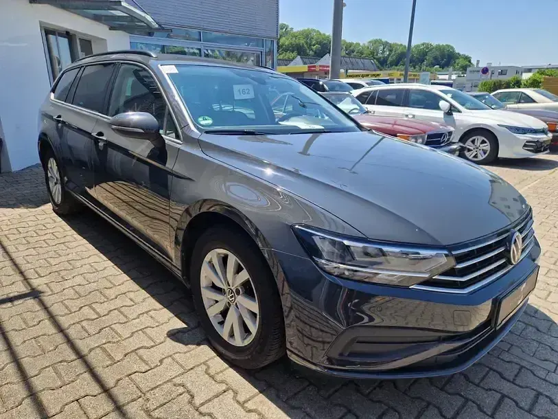 Gebraucht VW Passat S 150 PS (110 kW) 2021 Uranograu Kombi