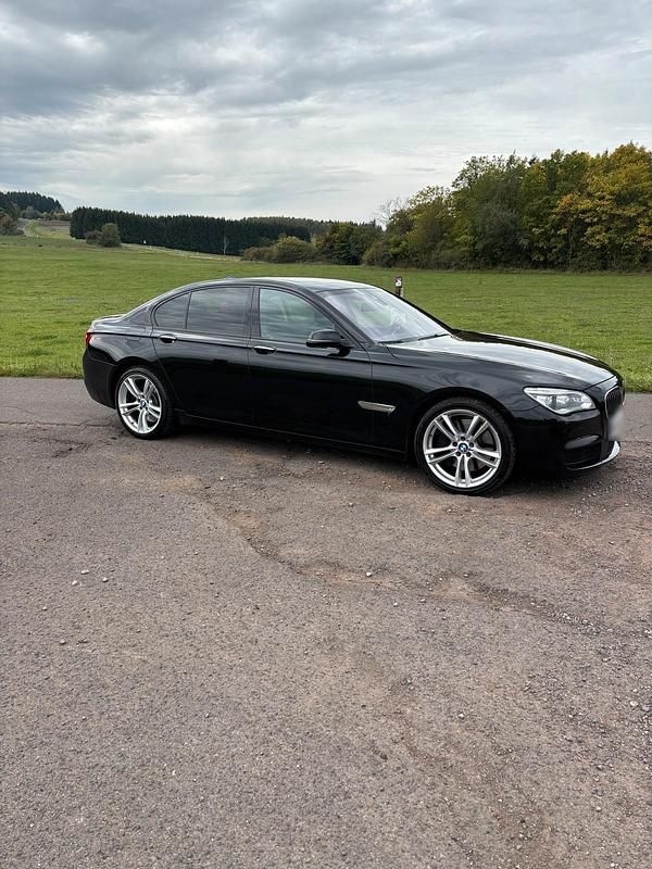 Gebraucht BMW 750 Comfort Edition 449 PS (330 kW) 2014 Schwarz Limousine