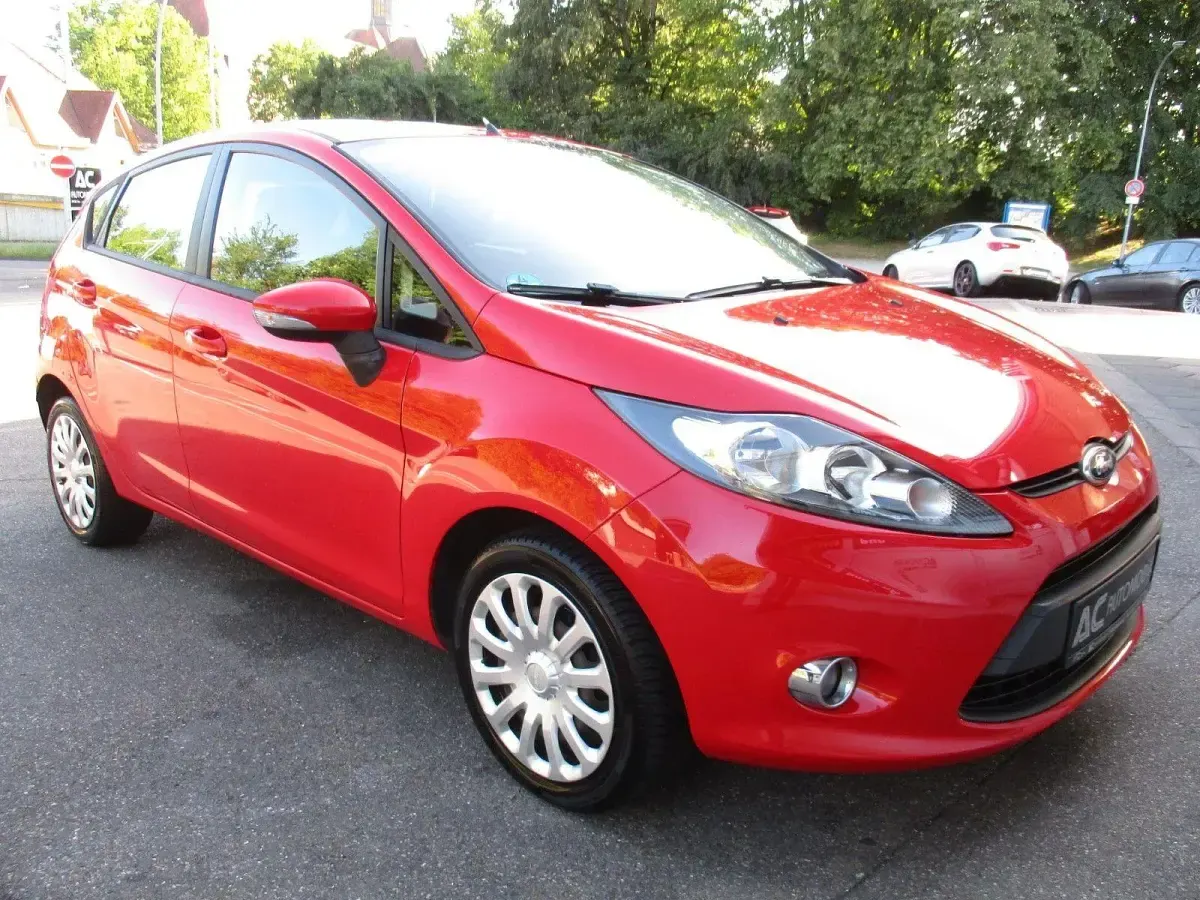 Gebraucht Ford Fiesta 82 PS (60 kW) 2011 Rot Kleinwagen