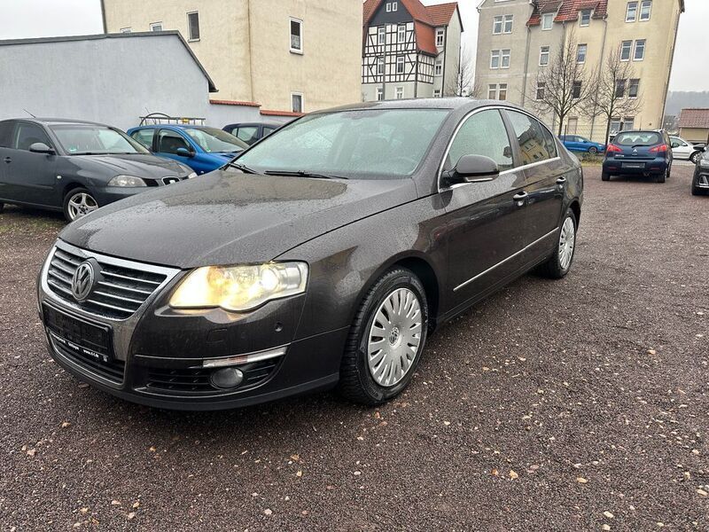 Braun Gebraucht 2008 VW Passat Highline Limousine | 3.999 € (Fairer Preis) - Bild 1/4