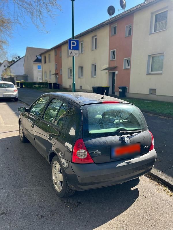 Gebraucht Renault Clio II 98 PS (72 kW) 2005 Schwarz Kleinwagen