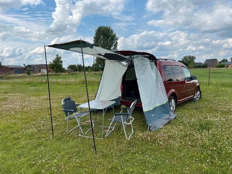 Rot Gebraucht 2016 VW Caddy Comfortline Van / Kleinbus | 20.500 € (Teuer) - Bild 1/4