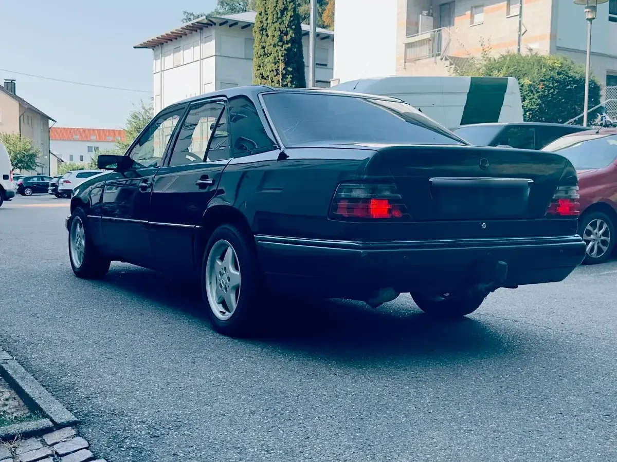 Gebraucht Mercedes 230 Sportline 132 PS (97 kW) 1990 Blau Limousine