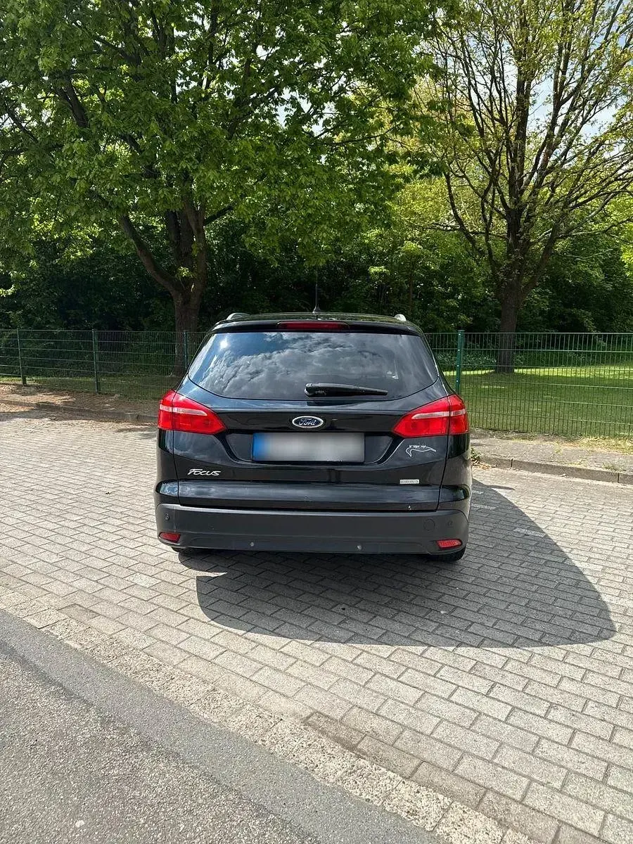 Usado Ford Focus 125 CV (91 kW) 2017 Negro Familiar
