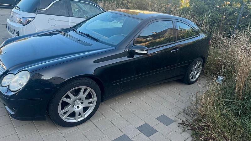 Schwarz Gebraucht 2005 Mercedes C230 Coupé | 1.500 € (Guter Preis) - Bild 1/4