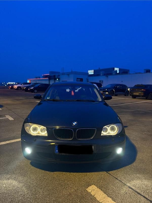 Schwarz Gebraucht 2005 BMW 120 Kleinwagen | 2.490 € (Guter Preis) - Bild 1/4
