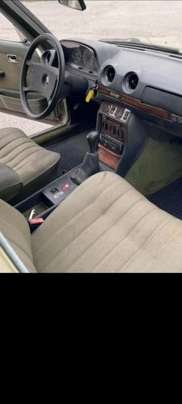 Gebraucht Mercedes E280 185 PS (136 kW) 1985 Grün Limousine