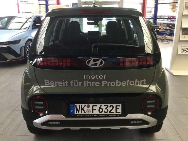 Neu Hyundai Inster Select 85 kW (116 PS) 2025 Grün Kleinwagen