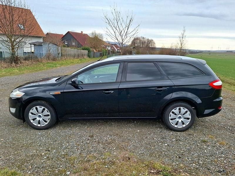 Gebraucht Ford Mondeo 145 PS (106 kW) 2010 Schwarz Limousine