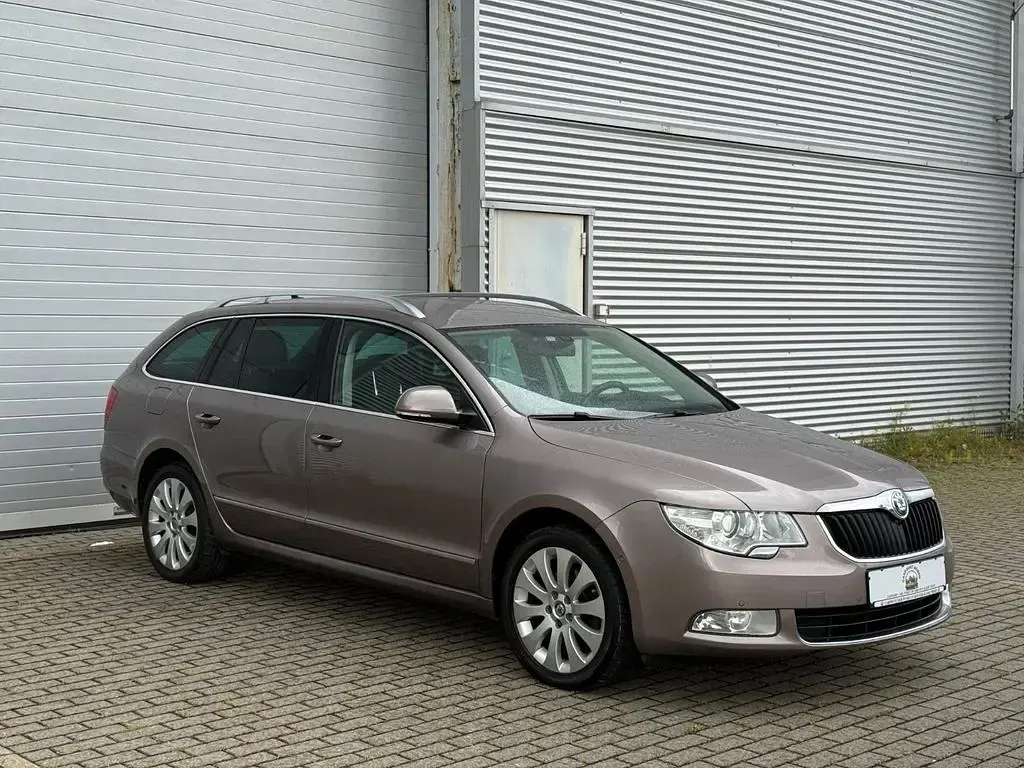 Gebraucht Skoda Superb Elegance 160 PS (117 kW) 2011 Violett Kombi