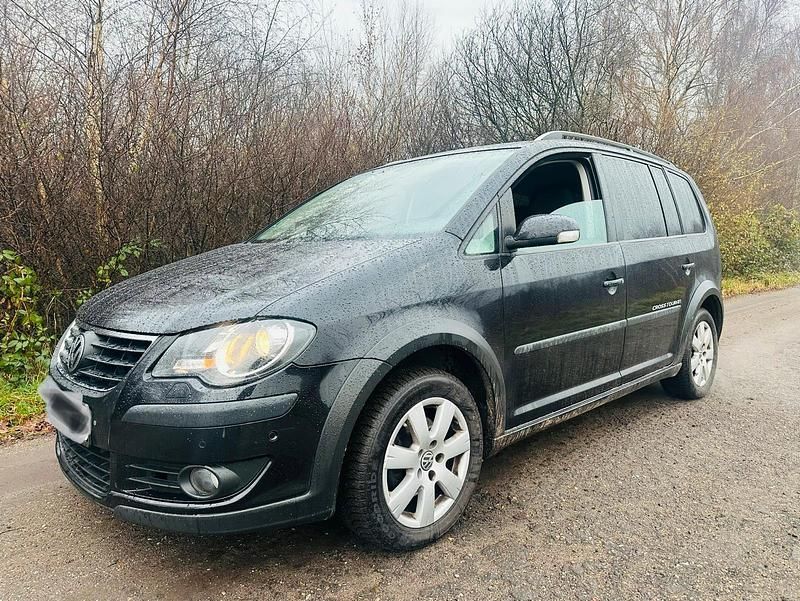 Schwarz Gebraucht 2008 VW Touran Cross Van / Kleinbus | 3.699 € (Fairer Preis) - Bild 1/4