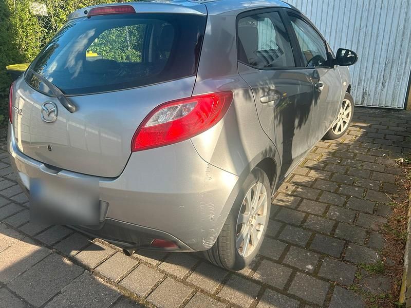 Second-hand Mazda 2 75 CP (55 kW) 2011 Argintiu Hatchback