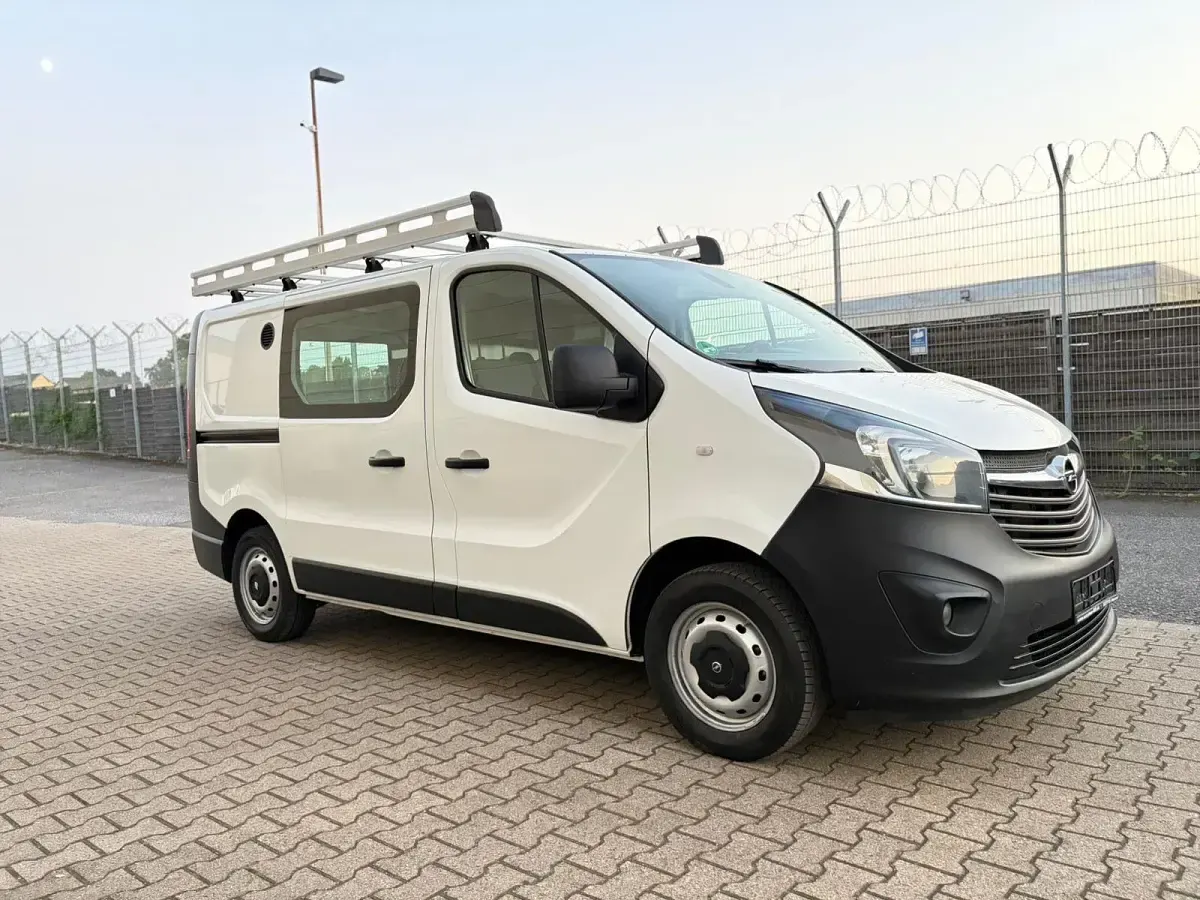 Gebraucht Opel Vivaro 120 PS (88 kW) 2016 Weiß Van / Kleinbus