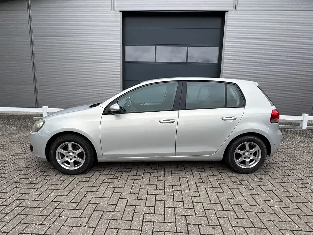 Gebraucht VW Golf VII Trendline 102 PS (75 kW) 2012 Silber Limousine