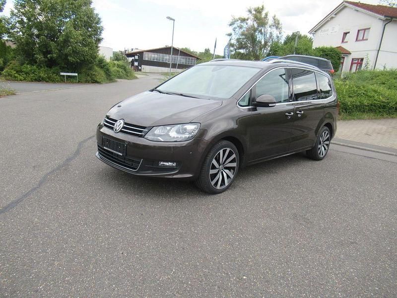 Braun Gebraucht 2016 VW Sharan Allstar Van / Kleinbus | 25.990 € (Etwas zu teuer) - Bild 1/4