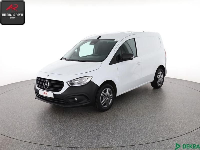 Weiß Gebraucht 2023 Mercedes Citan 110 Van / Kleinbus | 18.880 € (Guter Preis) - Bild 1/4