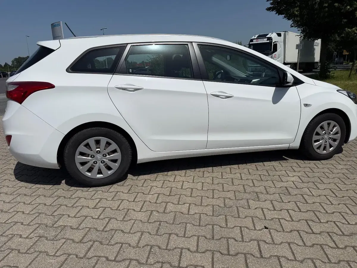 Gebraucht Hyundai i30 Style 110 PS (80 kW) 2016 Weiß Kombi