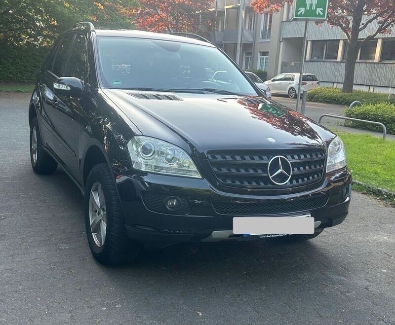 Schwarz Gebraucht 2007 Mercedes ML320 SUV | 10.300 € (Etwas zu teuer) - Bild 1/4