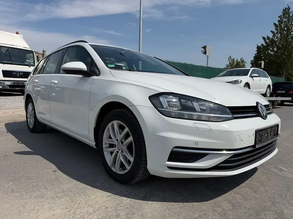 Gebraucht VW Golf VII Comfortline 116 PS (85 kW) 2020 Weiß Kombi