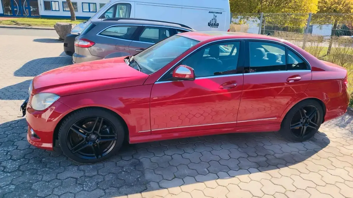 Gebraucht Mercedes C300 230 PS (169 kW) 2009 Rot Limousine