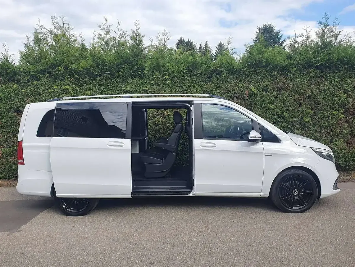 Gebraucht Mercedes V300 AMG 239 PS (175 kW) 2019 Weiß Van / Kleinbus