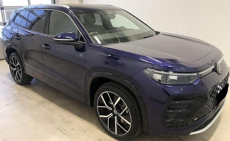Sonderlackierung ultra violet Gebraucht 2025 VW Tayron R-line SUV | 55.980 € (Superpreis) - Bild 1/4