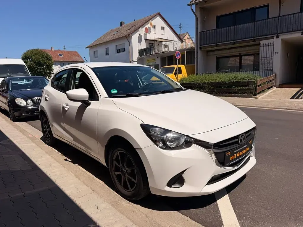 Gebraucht Mazda 2 Center-Line 90 PS (66 kW) 2015 Weiß Limousine
