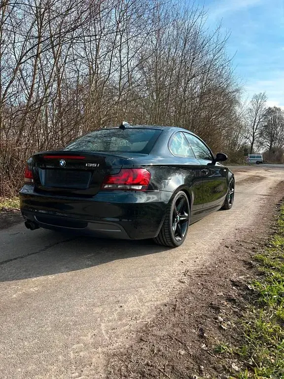 Gebraucht BMW 135 Performance 306 PS (225 kW) 2009 Schwarz Kleinwagen