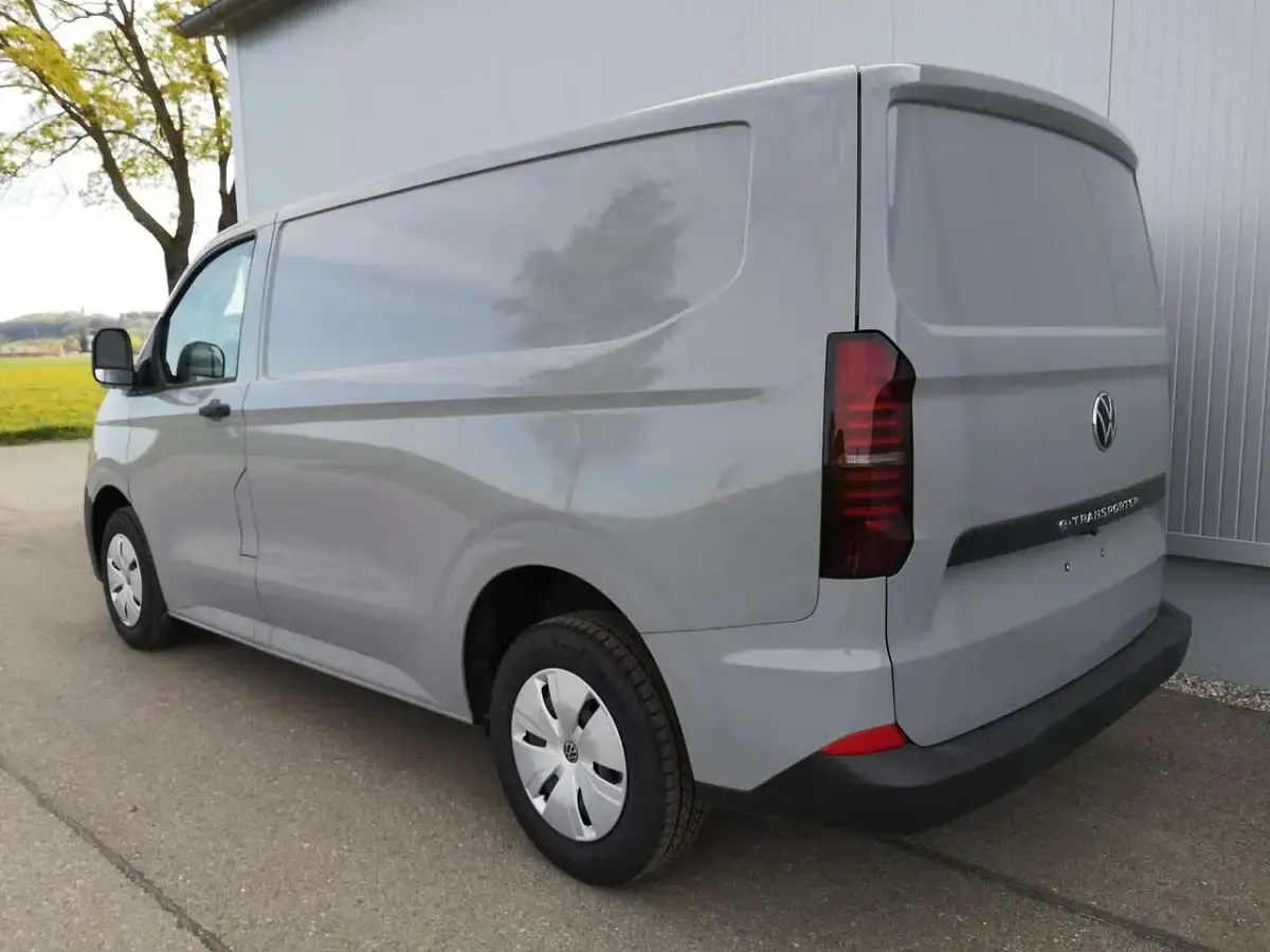 Neu VW Transporter 100 kW (136 PS) 2026 Stone grey Van