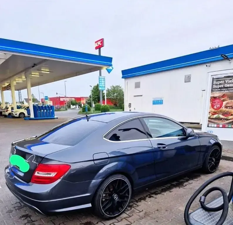 Gebraucht Mercedes C180 156 PS (114 kW) 2011 Schwarz Coupé