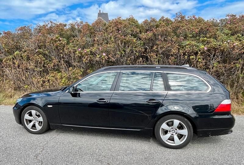 Schwarz Gebraucht 2010 BMW 520 Kombi | 6.450 € (Superpreis) - Bild 1/4