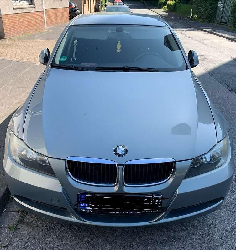 Grau Gebraucht 2005 BMW 320 Limousine | 5.000 € (Etwas zu teuer) - Bild 1/4