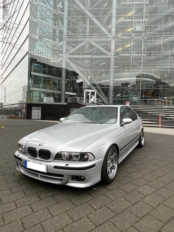 Silber Gebraucht 2002 BMW 525 M Sport Limousine | 9.400 € - Bild 1/4