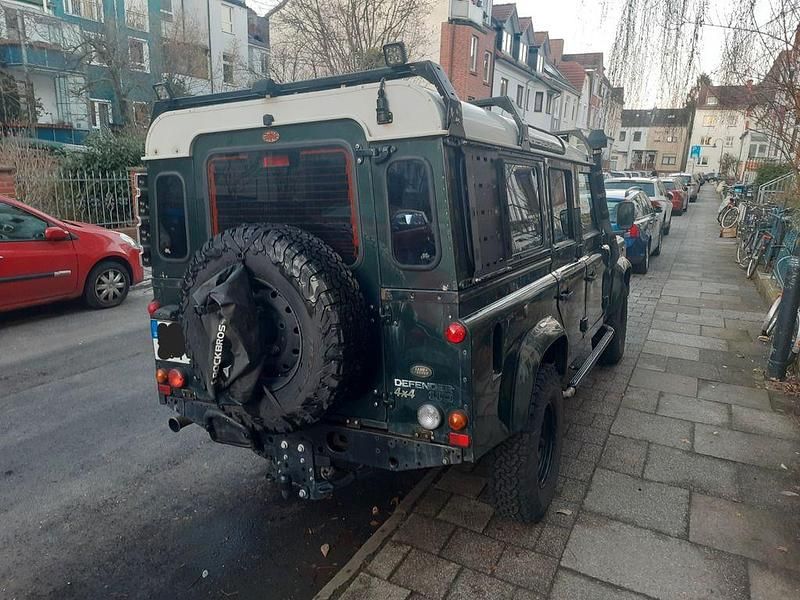 Gebraucht Land Rover Defender 122 PS (89 kW) 2002 Grün Kombi