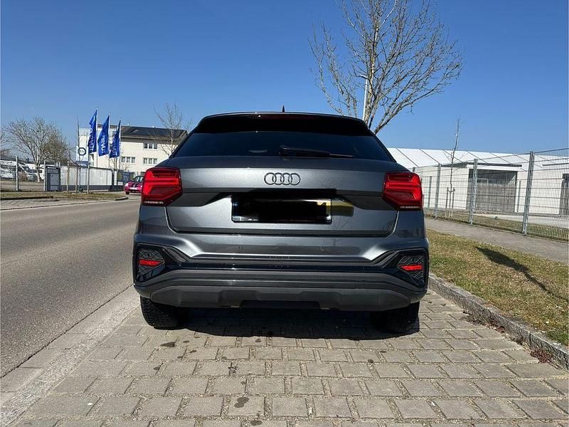 Gebraucht Audi Q2 S-Line 150 PS (110 kW) 2023 Grau SUV