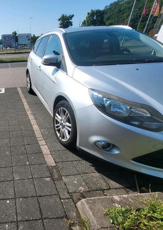 Silber Gebraucht 2013 Ford Focus Trend Kombi | 5.000 € (Fairer Preis) - Bild 1/4