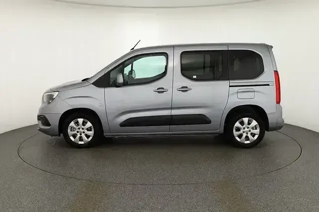 Używany Opel Combo Elegance 131 KM (96 kW) 2021 Szary Minivan