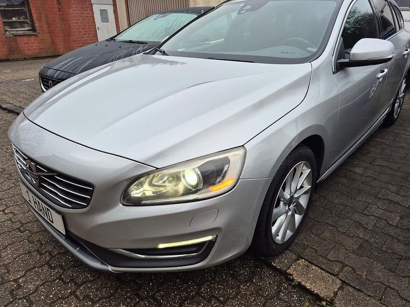 Gebraucht Volvo V60 114 PS (83 kW) 2016 Silber Kombi