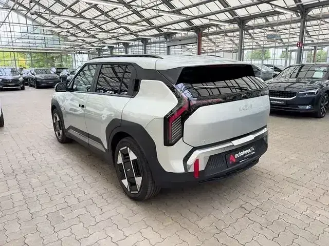 Używany Kia EV3 Earth 150 kW (204 KM) 2025 Srebrny SUV