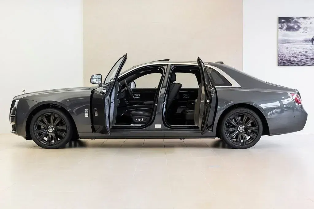 Gebraucht Rolls Royce Ghost 571 PS (419 kW) 2024 Grau Limousine
