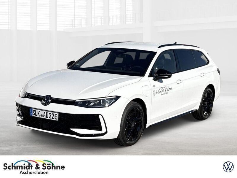 Weiß Gebraucht 2025 VW Passat R-line Kombi | 58.280 € (Etwas zu teuer) - Bild 1/4