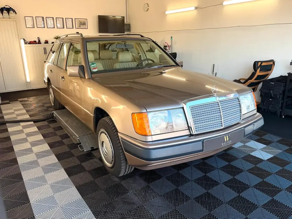 Gebraucht Mercedes E230 132 PS (97 kW) 1990 Beige Kombi